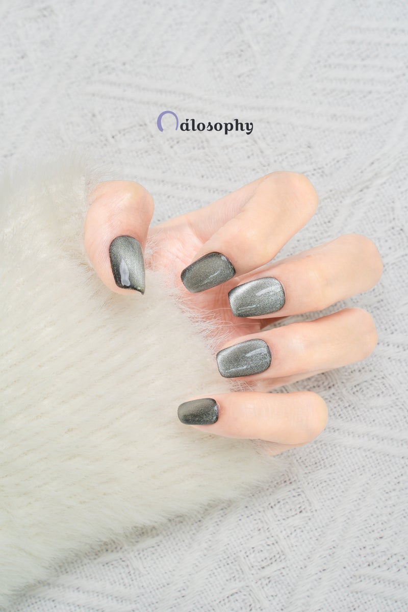Nailosophy أظافر ضغط فاخرة مصنوعة يدويًا بلون جالاكسي رمادي بعيون قطة | شكل مربع - Image 3